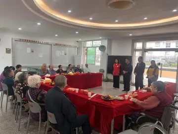 西乡共乐社区举办重阳敬老座谈会