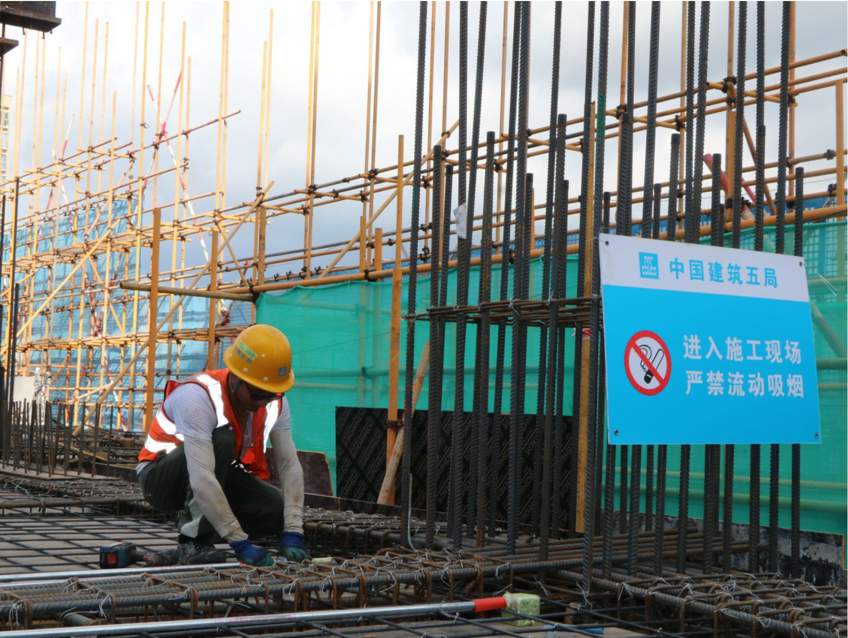 “双节”假期深圳重点工程建设忙