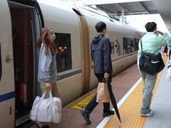 河南濮阳：护航国庆假期旅客平安出行
