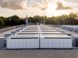 AI太耗电，美国电网不堪重负怎么办？马斯克：储能是解药