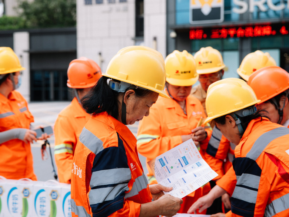 一位环卫职工的感谢信——见证深圳工会为6.5万名“城市美容师”撑起保障伞