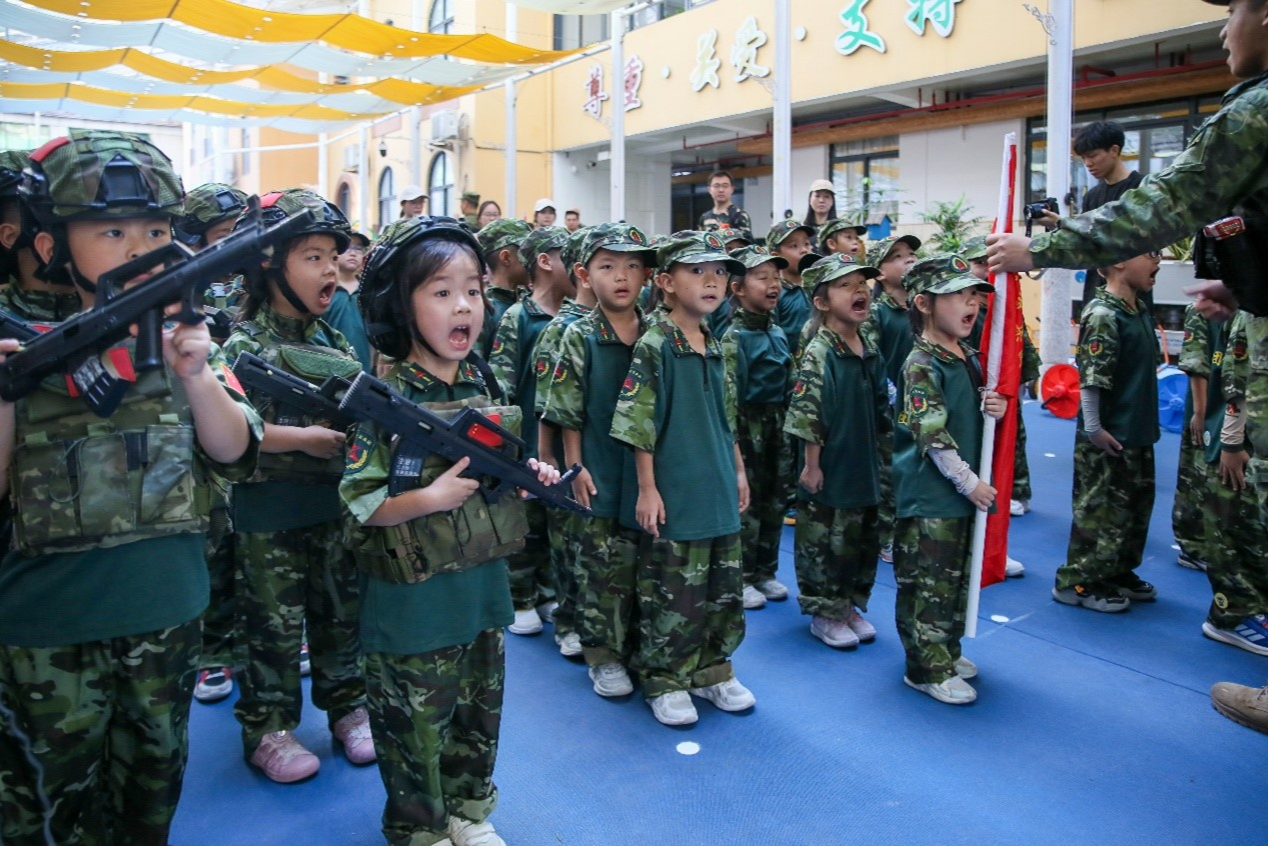 喜迎十五运!园岭街校共建开展“萌新小兵”Citywalk之童步爱国行活动