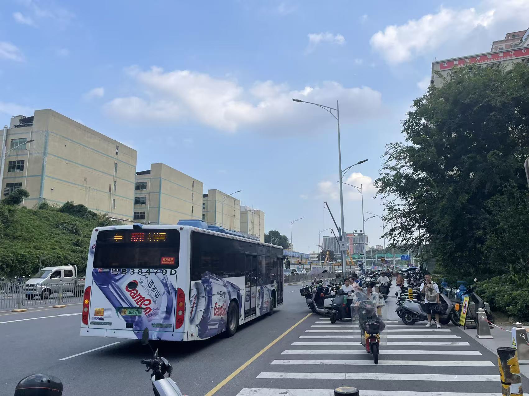 这里需要一个像样的公交站，记者实地走访→