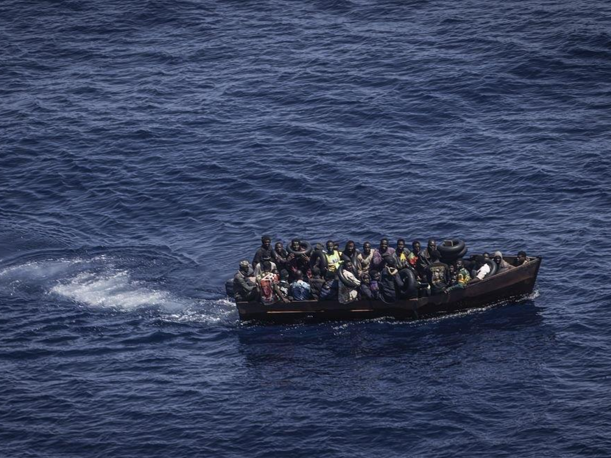 利比亚附近海域一偷渡船沉没 18人丧生18人失踪