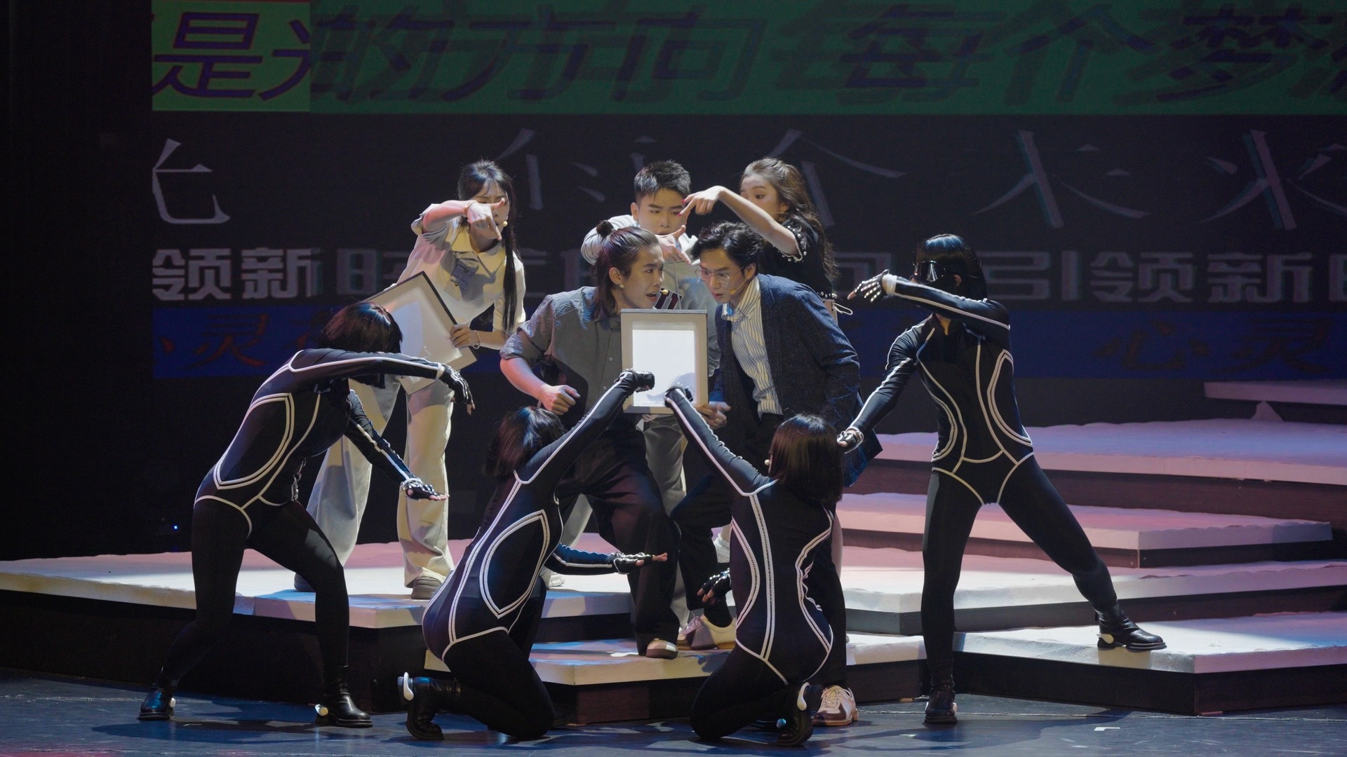 講述當代深圳媒體人的“破繭”與堅守 深大原創音樂劇《潮起灣區》首演