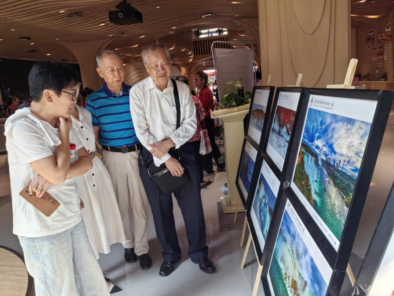 水贝社区“浮翠留丹·智见未来”摄影展启幕