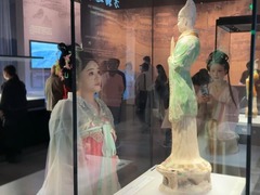 河南洛阳：博物馆“组团出圈”迎游客