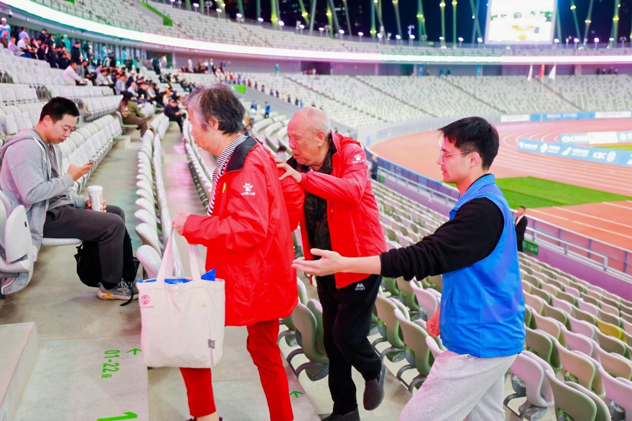 全运·志愿微光 | 宝安工会“蓝马甲”暖心护航“十五运会”