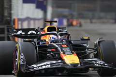 （体育）（3）赛车——F1新加坡大奖赛：第二场练习赛赛况