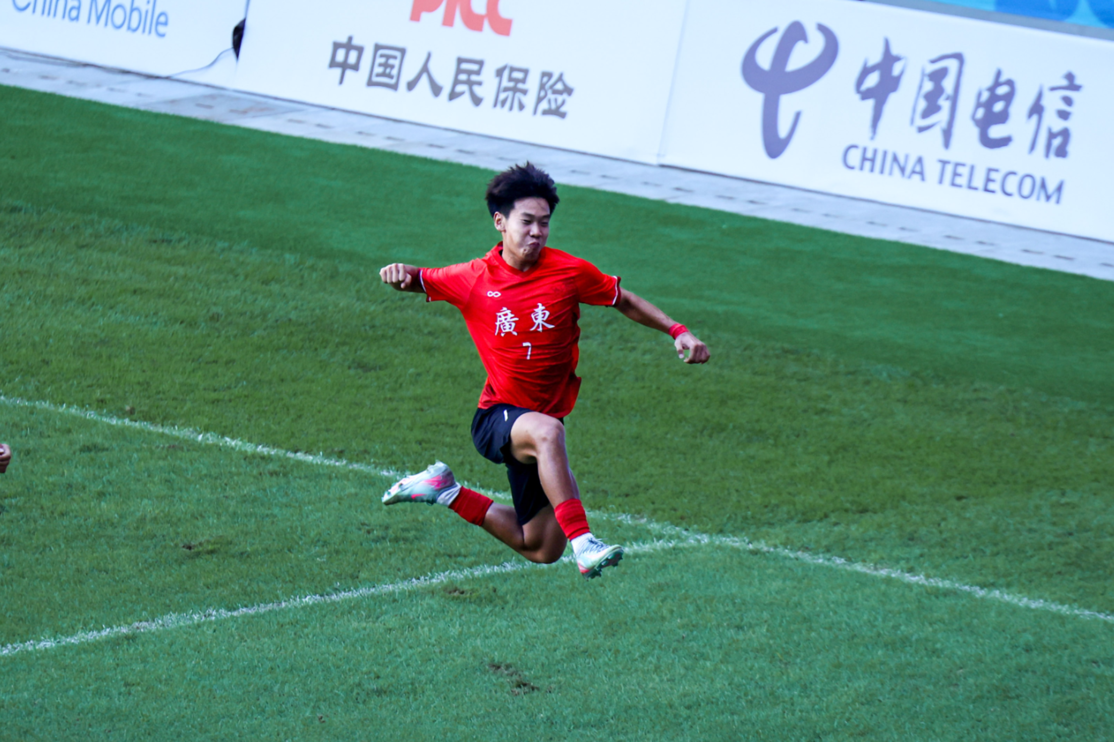 十五运男足U18广东队开门红！深圳赛区氛围热烈