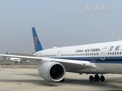 杭州机场“即刻杭行”服务助旅客高效登机