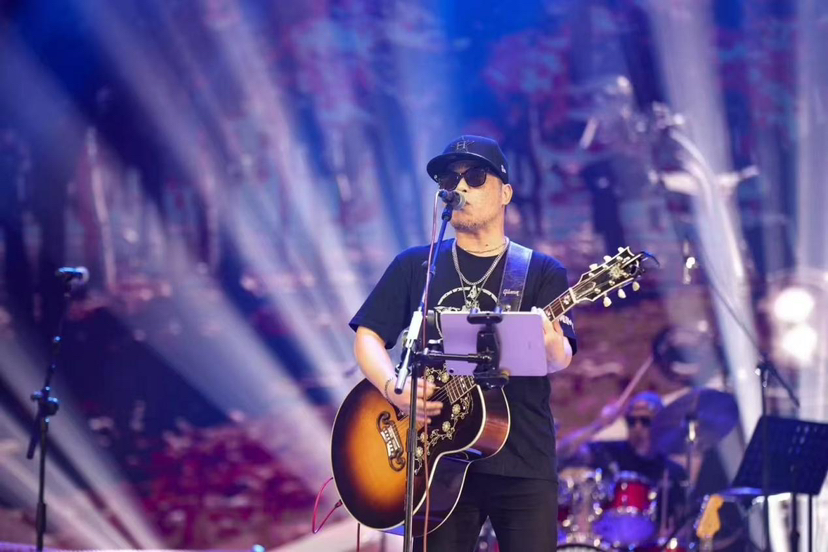 每周五来东门,感受神仙LIVE现场!