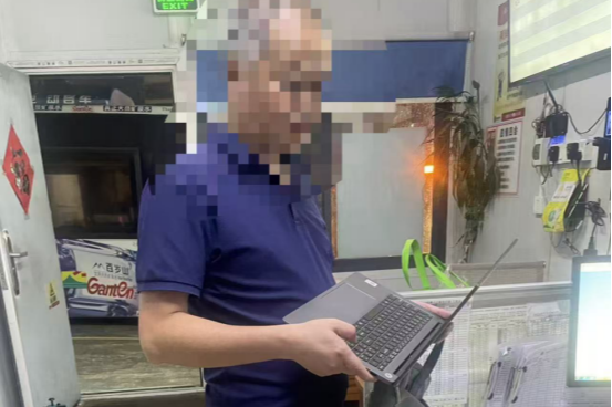 公交人归还车乘客遗失电脑获感谢