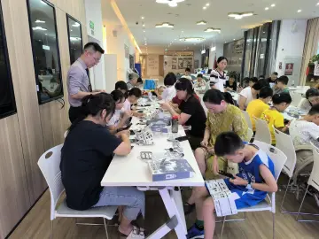 松园社区开展“科‘宠’萌友”亲子创搭营