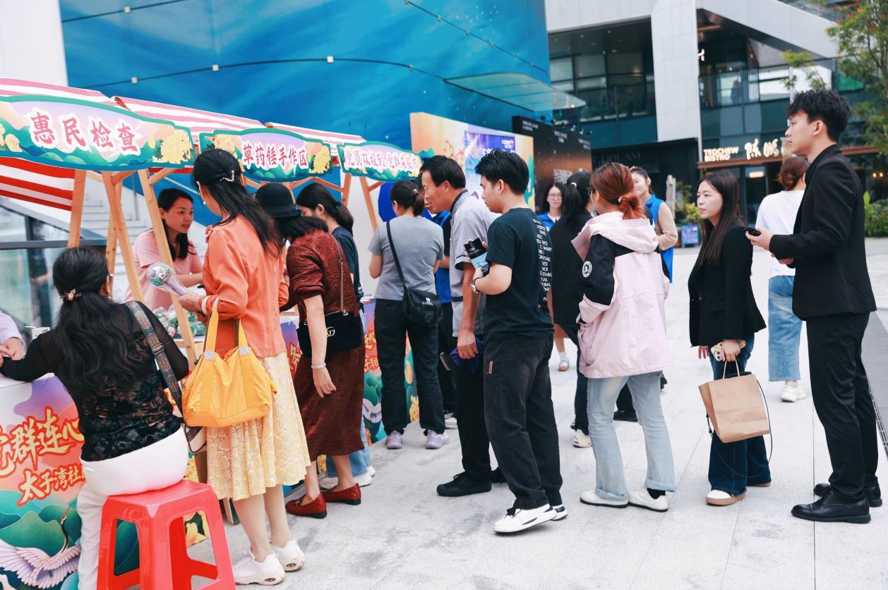 “党群连心·服务暖邻”太子湾社区重阳暖心市集温情举行