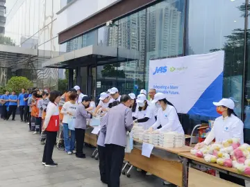 鹿丹村社区开展社企联动送餐活动 为80余名一线劳动者送温暖