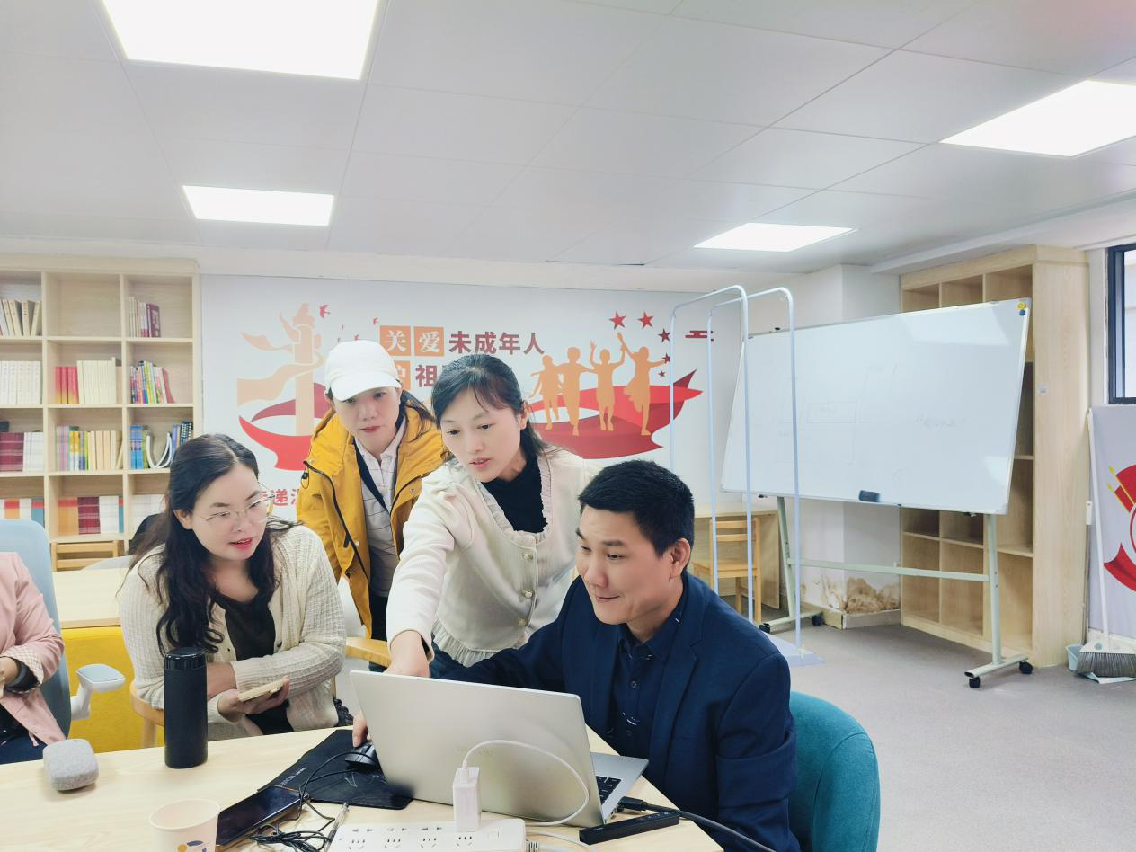 翠岭社区“AI微短剧创作班”结课，助力居民拥抱智能时代