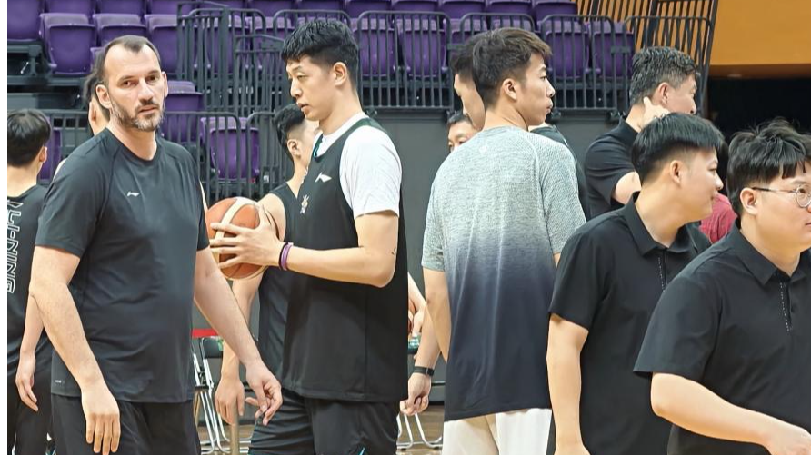 美国肯尼哈奇男篮抵达宝安，今晚将与广东全运男篮再决高低