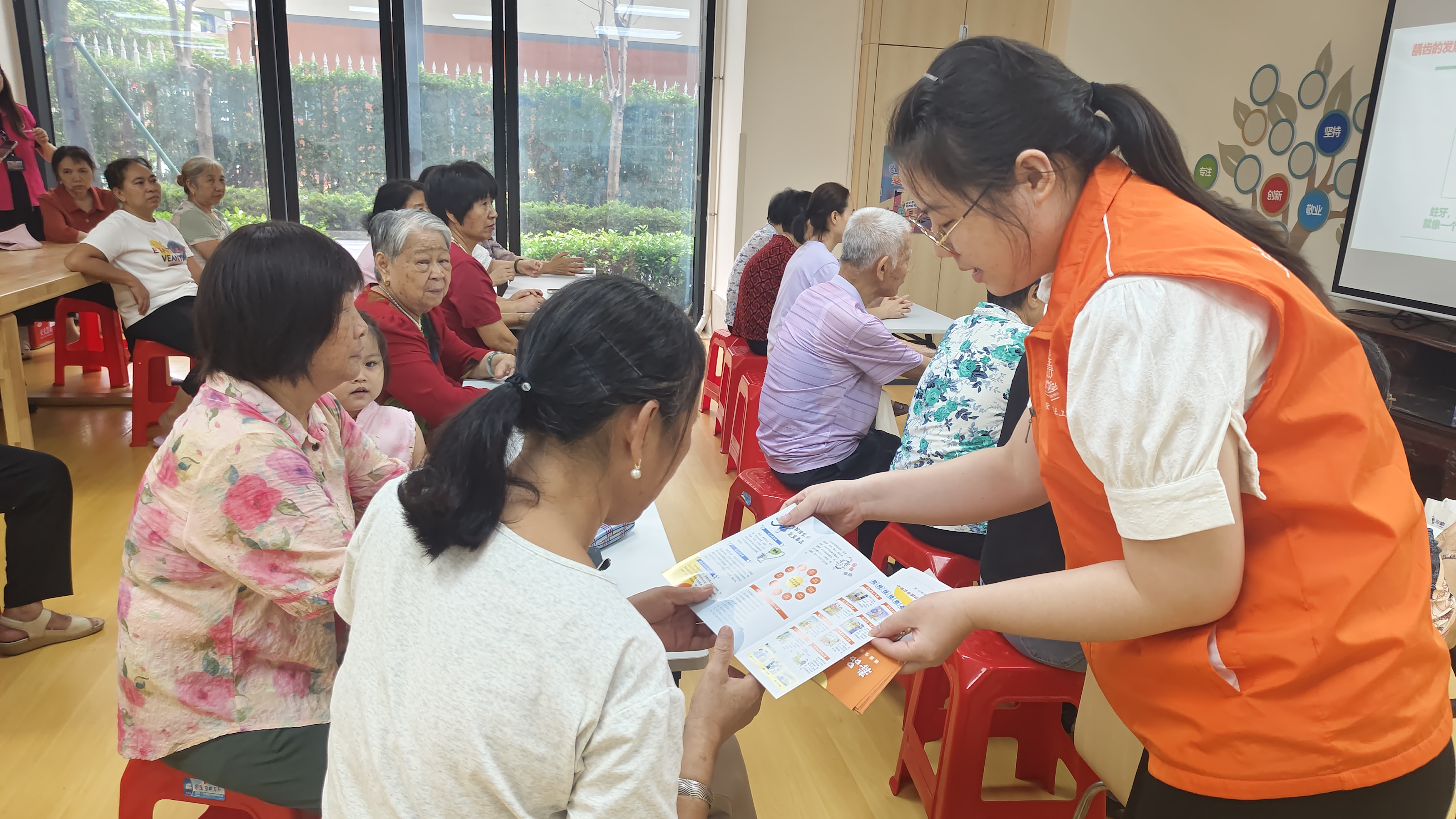 新桥黄埔社区:禁毒宣传进银发阵地 防毒意识入长者心间