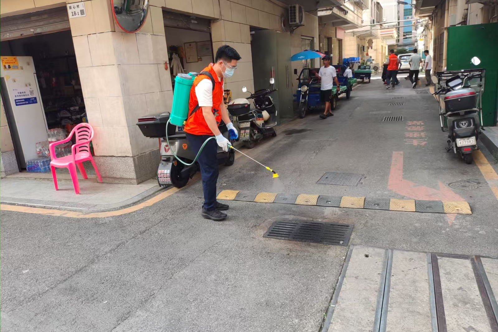 社企联动清死角 携手筑牢“防蚊墙”!深巴第二分公司志愿者进社区防控基孔肯雅热