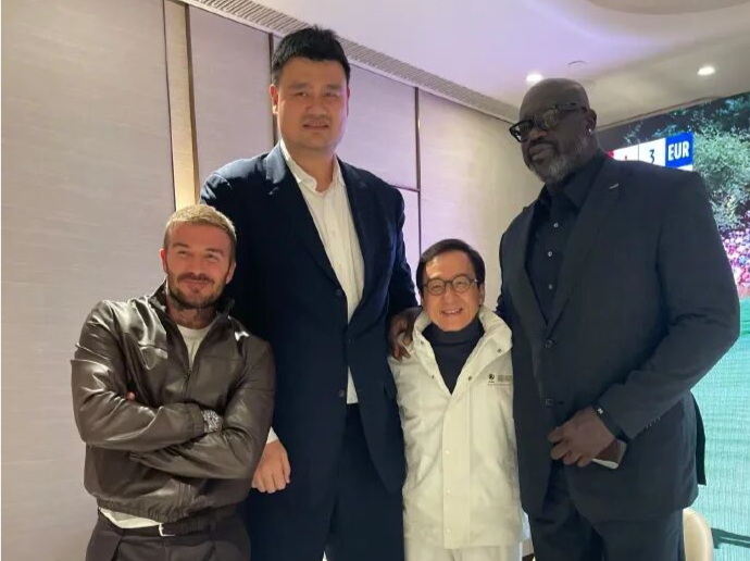 NBA中国赛打响，成龙晒与姚明、奥尼尔、贝克汉姆合照