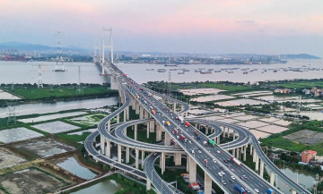 国庆中秋假期首日全省高速公路车流量再破千万、再创新高