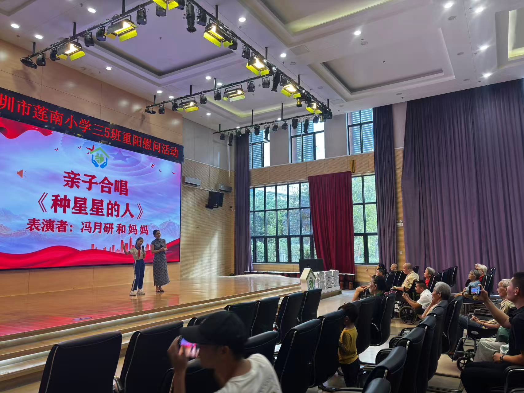萌娃与老宝贝温暖相遇,深圳市养老护理院“老幼共融”