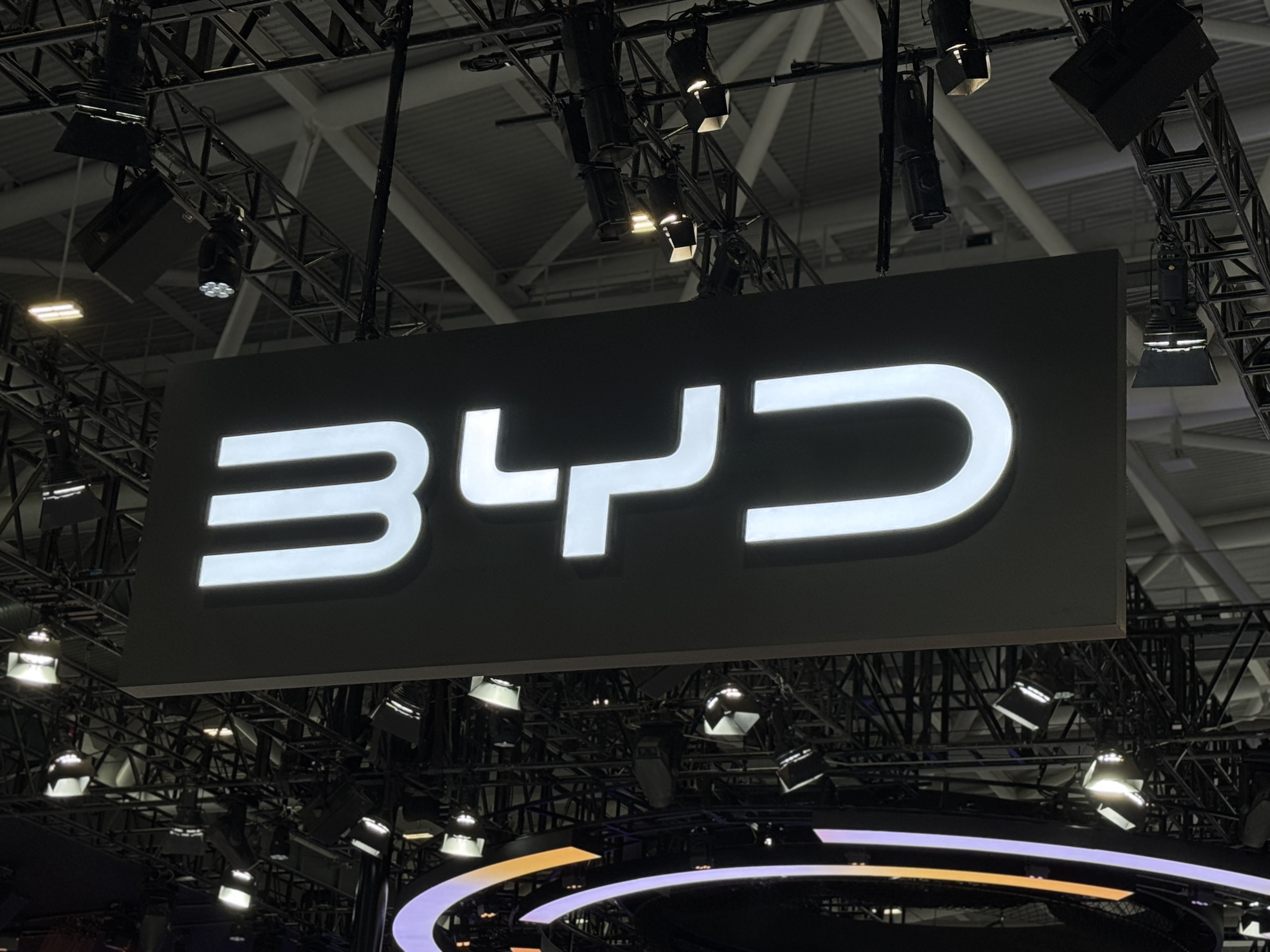 百公里亏电油耗低至2.6L，比亚迪第五代DM技术开启OTA推送
