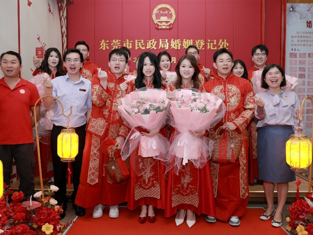 东莞举办“囍映双庆——庆国庆迎中秋”集体颁证活动，61对新人共谱幸福序章