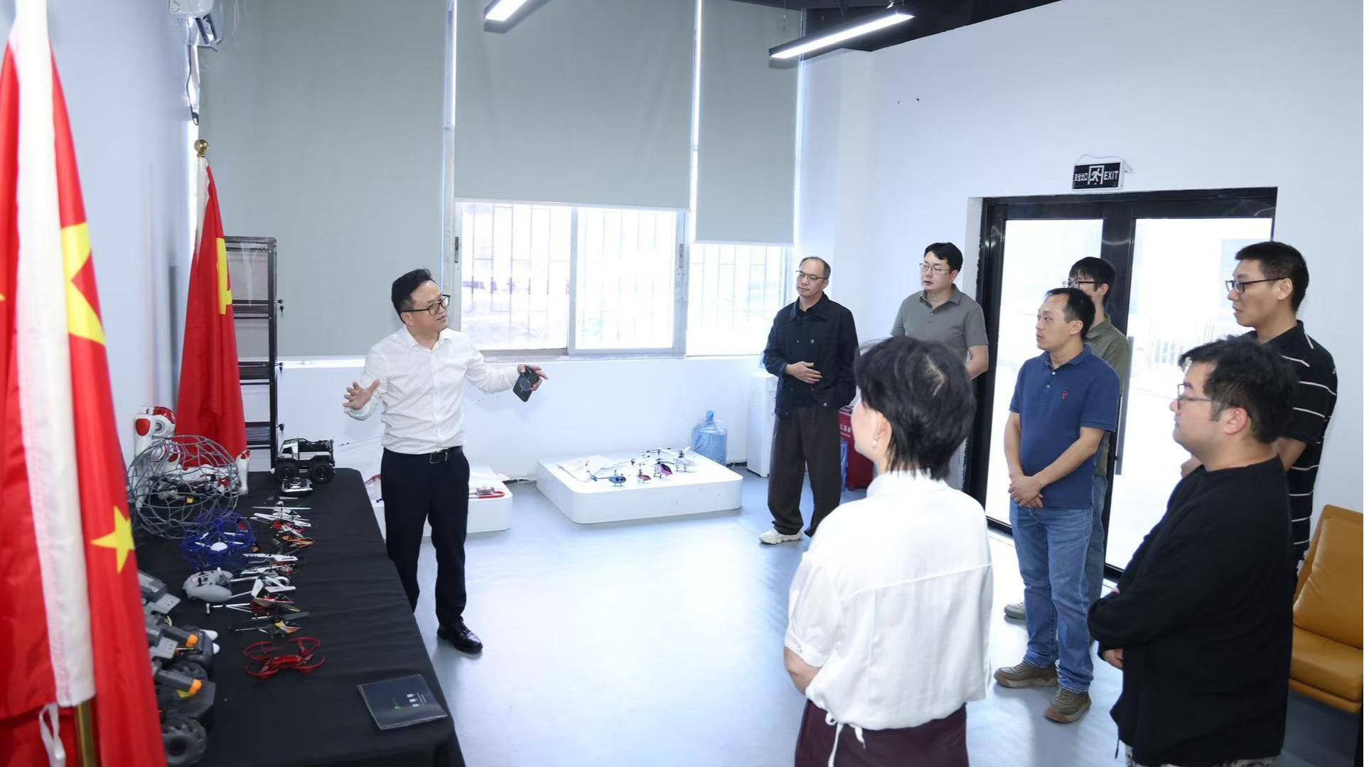 科创汇智·赋能低空经济｜2025年深圳市科技专家服务赋能行动走进有朋有为科技公司