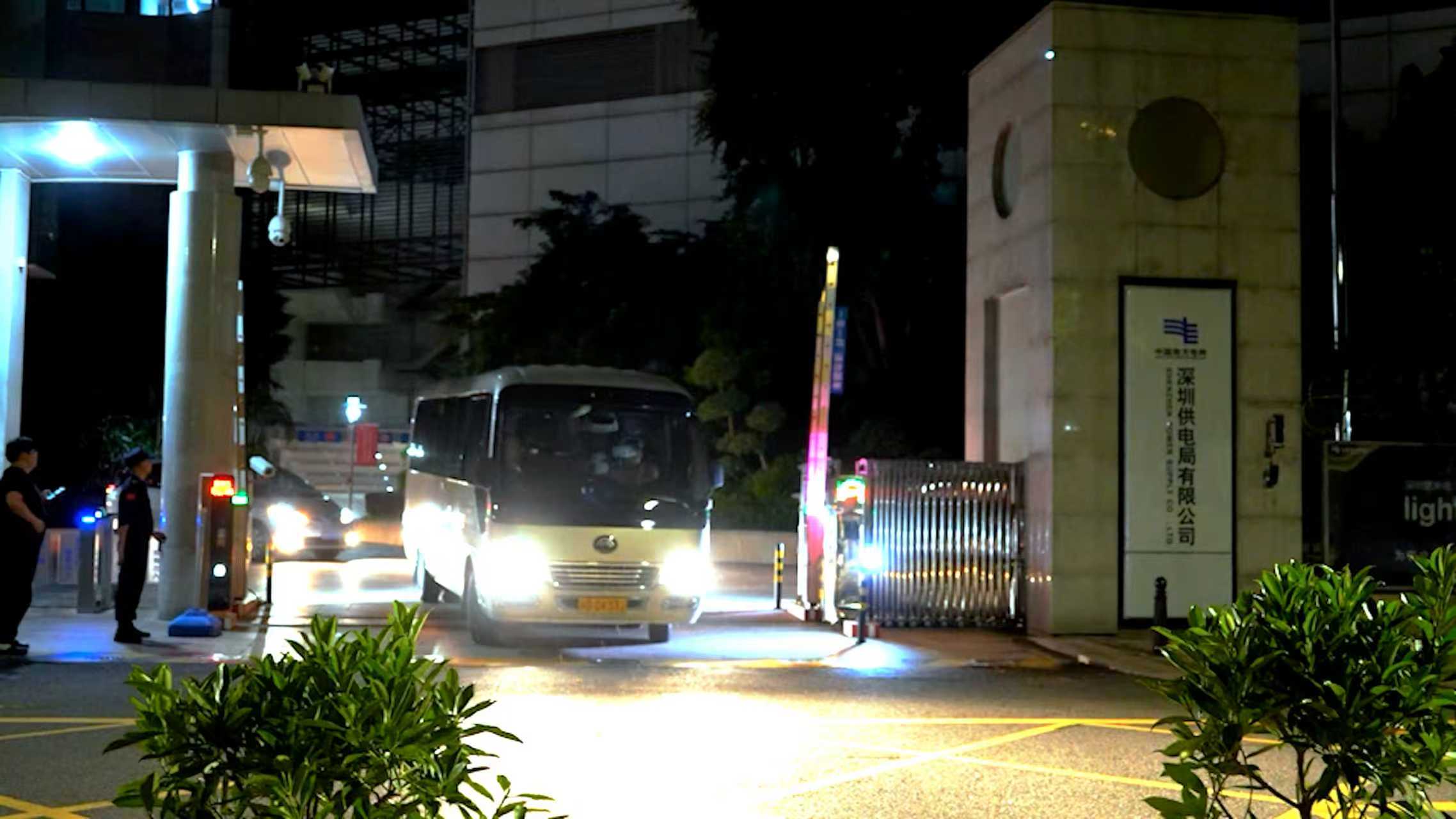 深圳供电局5小时集结超千人连夜驰援湛江抗击台风“麦德姆”