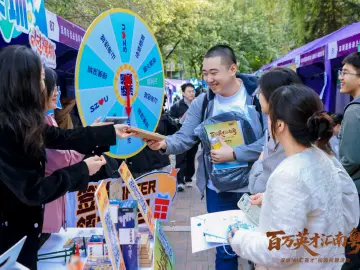 趣味互动创新引才场景，“人才深圳”精彩亮相顶尖高校