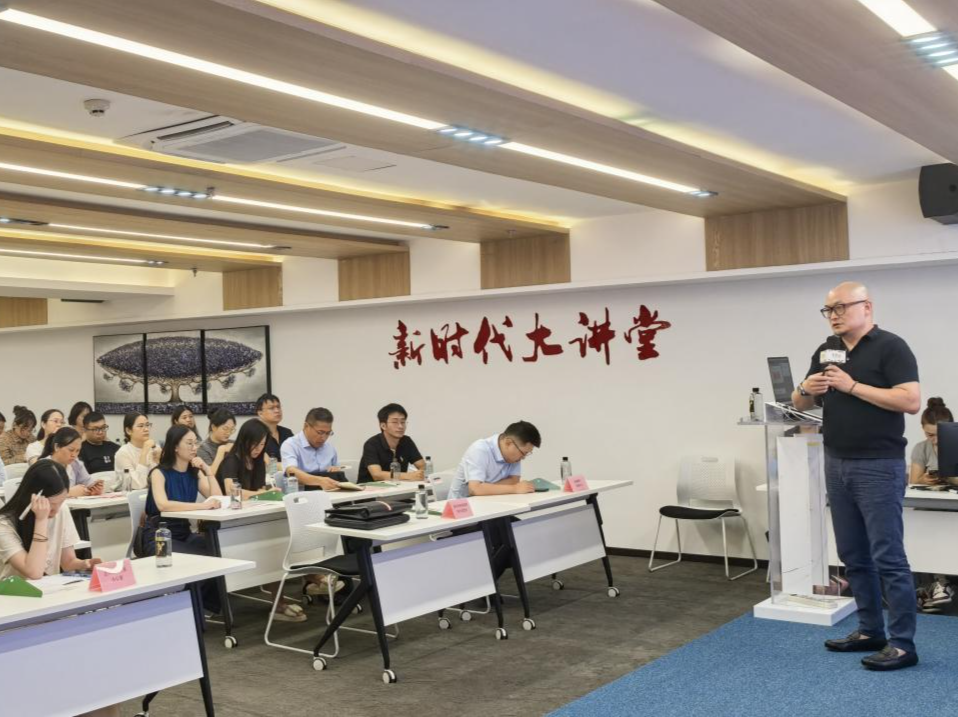 龙华街道举办专精特新中小企业政策宣讲活动