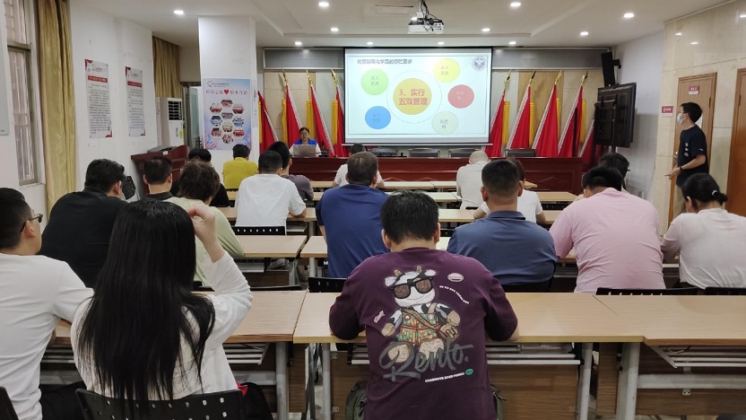 新安上合社区这场禁毒培训,筑牢企业安全“防火墙”