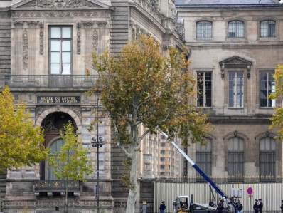 法国警方又逮捕5名卢浮宫抢劫案嫌疑人