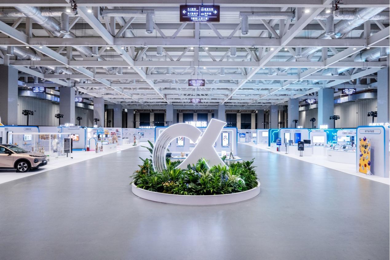 从智能手机到AI终端生态，荣耀“1×3×N”AI新战略发布