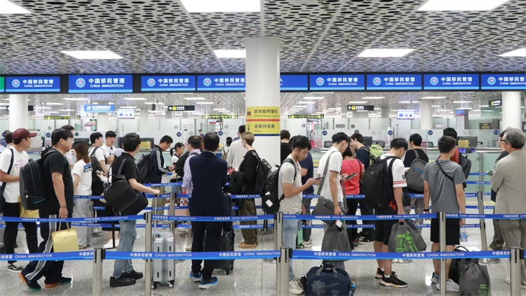 深圳机场口岸今年通关量已超500万人次 双节假期同比增超16%