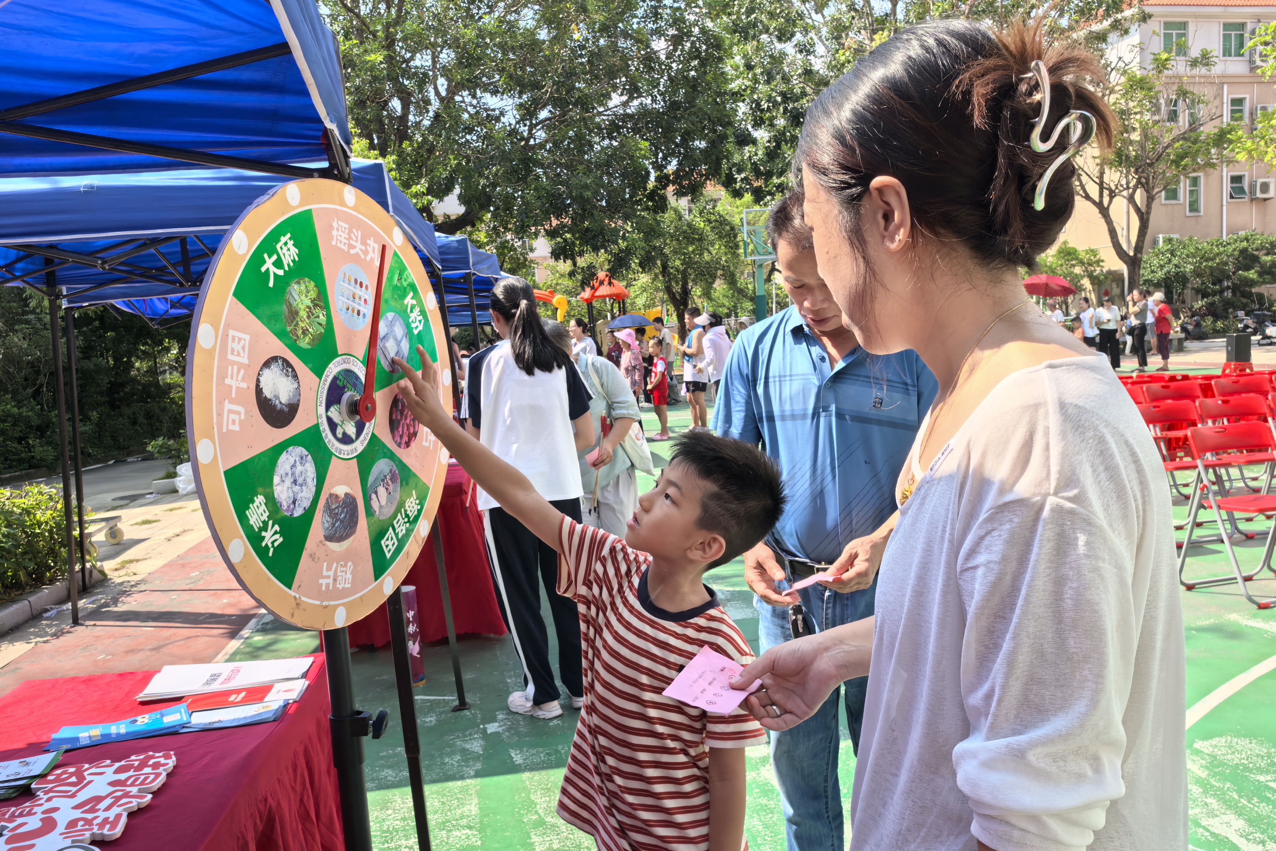 深圳大鹏开展禁毒与反兴奋剂融合宣传活动