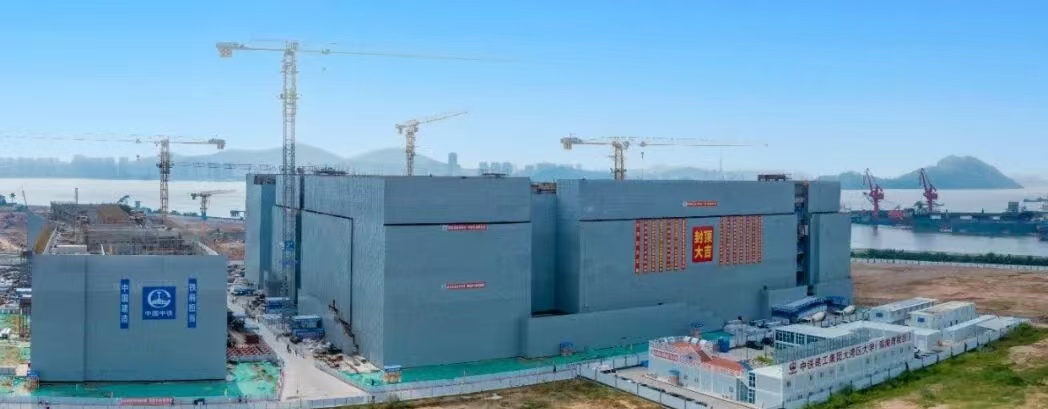大湾区大学滨海湾校区一期工程第一标段主体结构封顶