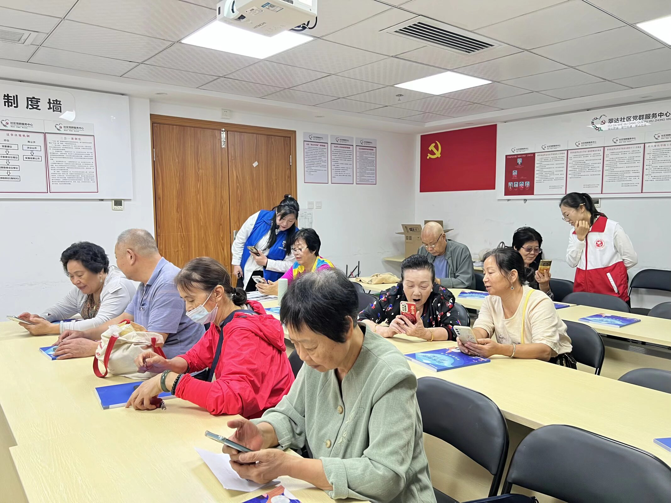 翠达社区开展长者AI学习小组活动，助力“银发一族”跨越数字鸿沟
