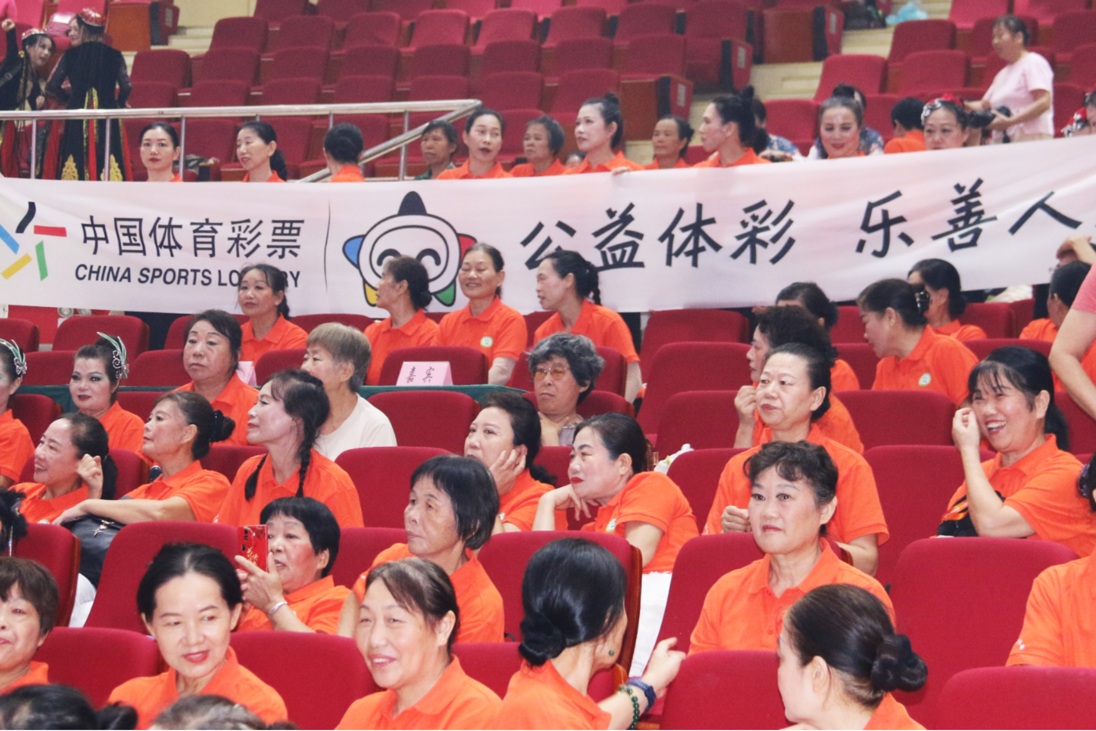 银龄起舞展风采！深圳体彩助力老年人广场舞交流活动绽放银龄活力