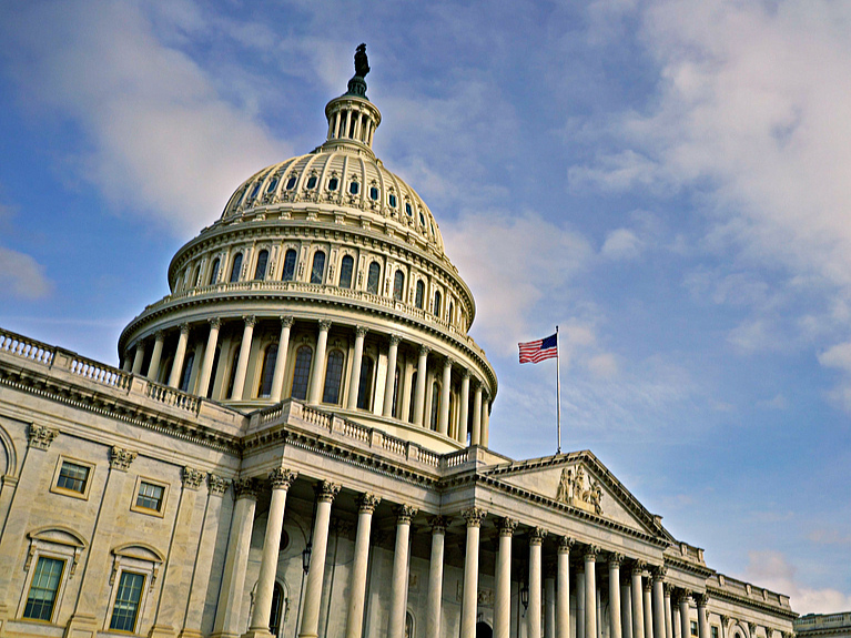 美国会参议院8日将第六次表决短期拨款法案 