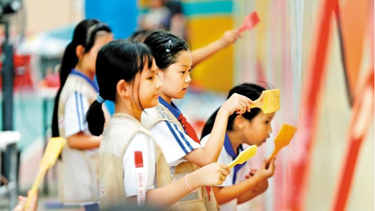 晶报特别报道 | 41幅墙绘、41所学校、数月征集创作！龙华：一场千余师生参与的艺术行动