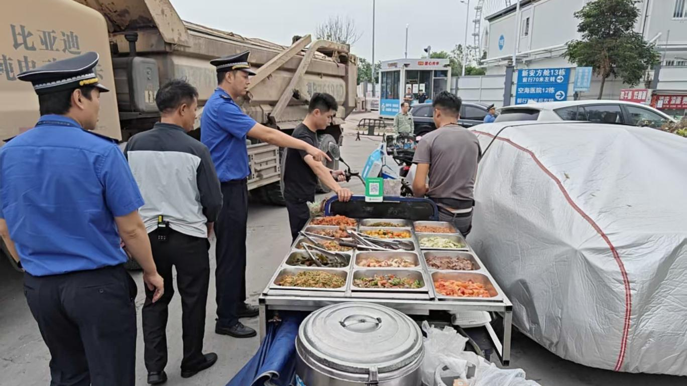 新安街道开展夜间市容攻坚整治 以洁净环境护航“十五运”