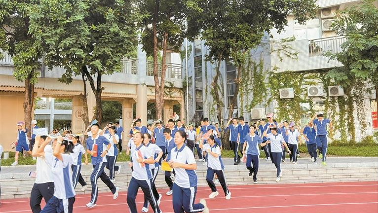 新安街道：地震演练活动筑牢校园安全屏障