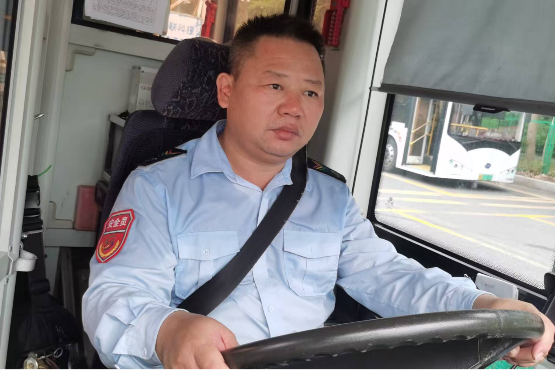 暖心巴士司机救助受伤孩童获感谢