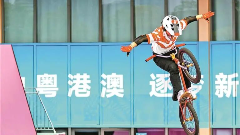 十五运深圳赛区竞技类项目首金诞生！