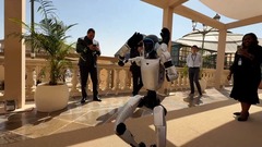 中国人形机器人亮相沙特“未来投资倡议”大会