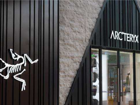 始祖鸟“烟花秀”风波后取消阳朔山地课堂活动，官方回应