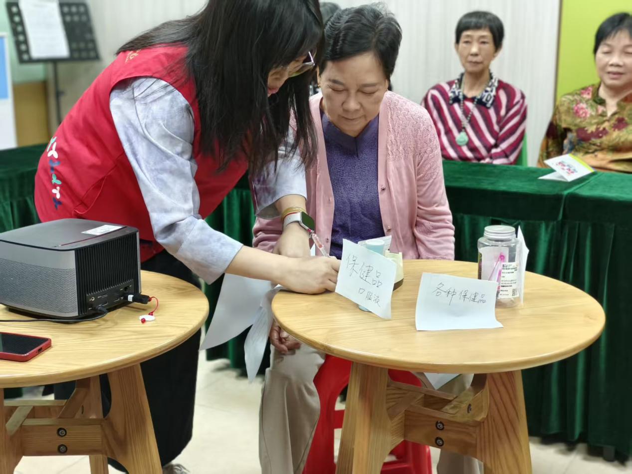 南湾街道沙湾社区开展重阳敬老活动